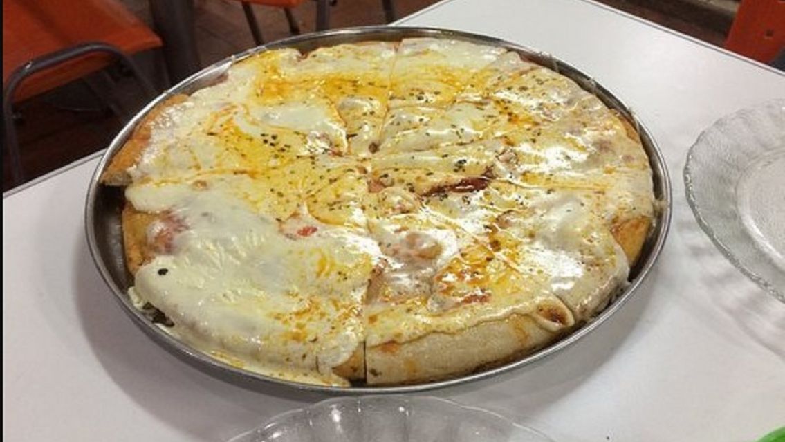 Fueron a comer hasta tener la panza "pupula" y cuando recibieron el ticket no lo pod�an creer: "Eran..."
