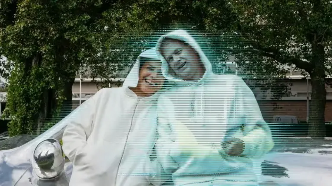 Mediante la inteligencia artificial armó un holograma que es un rejunte de todos sus exs