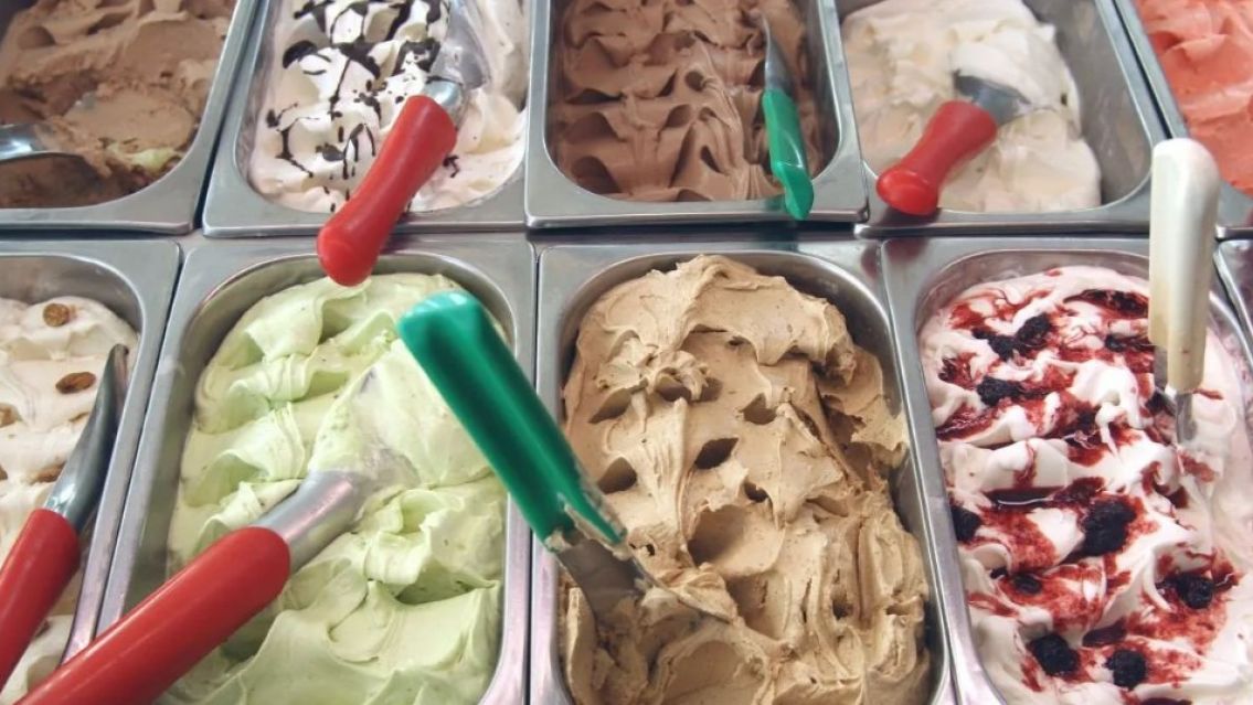 Entr� a la helader�a m�s famosa de Jujuy y se arm� un griter�o: hasta la polic�a cay�