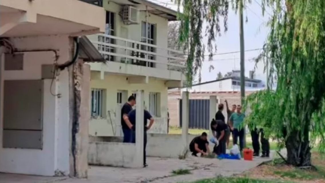 Rompió un vidrio de una patada para robar, se cortó y murió desangrado