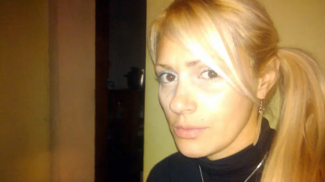 Dos hermanos encontraron muerta a su mam�. La asesinaron a cuchillazos