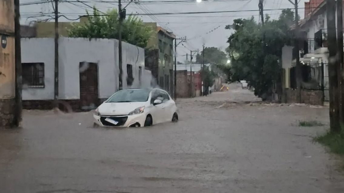 Tremendo temporal en Perico: Todo inundado
