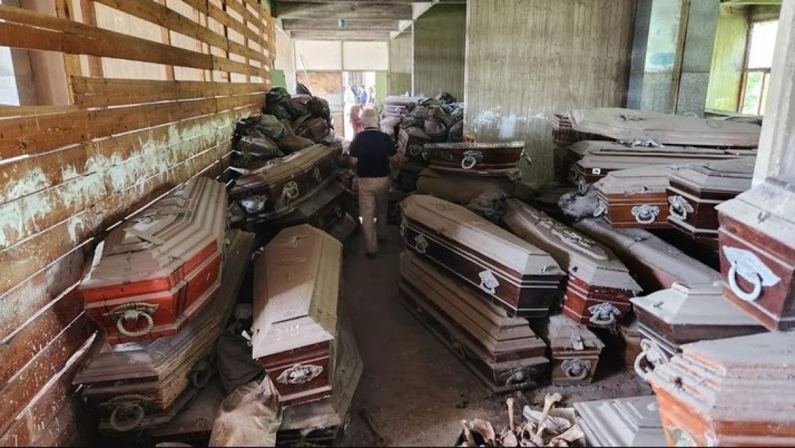 Encontraron otros mil cadáveres abandonados y sin identificar en un cementerio