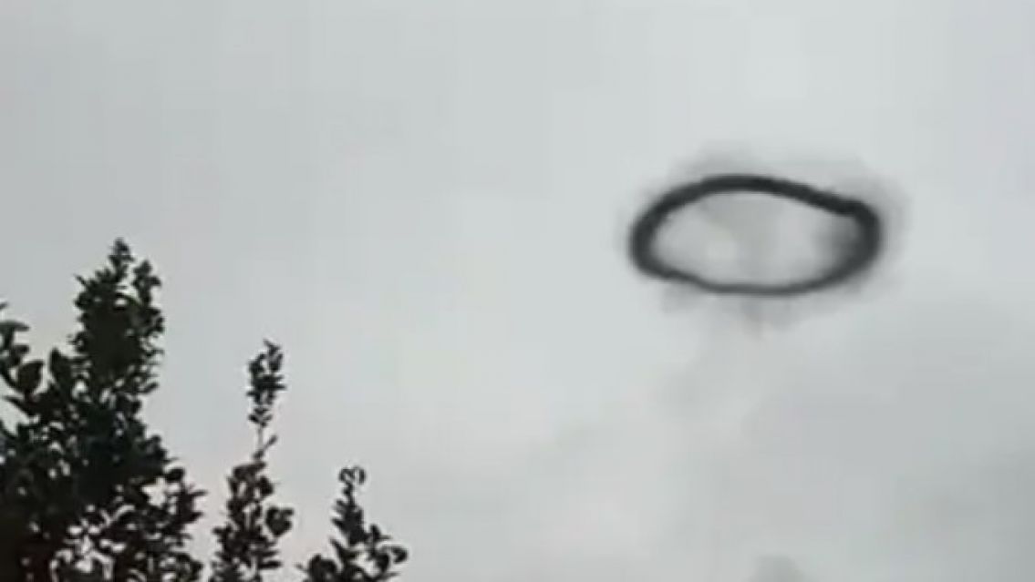 Un "anillo negro" sobrevuela finca norte�a: Trabajadores lo filmaron 