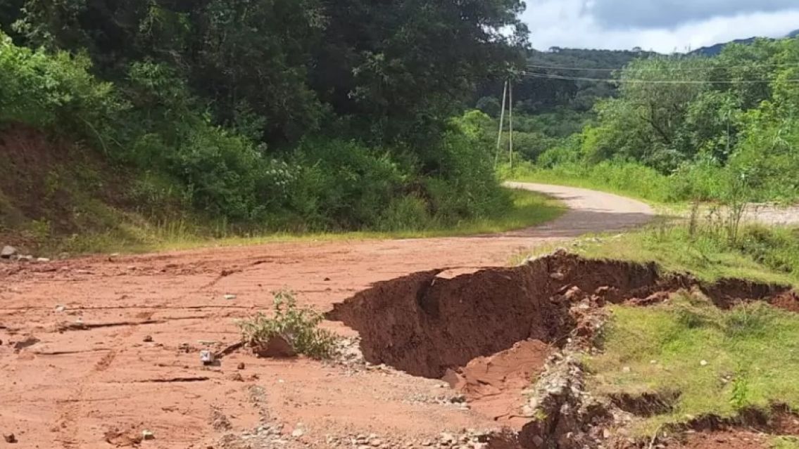 Las lluvias arrasaron con los caminos de Ocloyas y la Ruta N� 35 est� intransitable