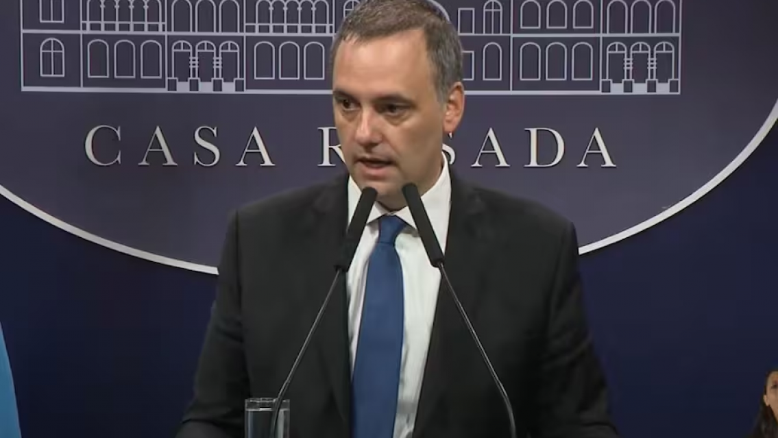 "25 festivales en un mes de 29 días", el Gobierno contra los shows pagados por el Estado