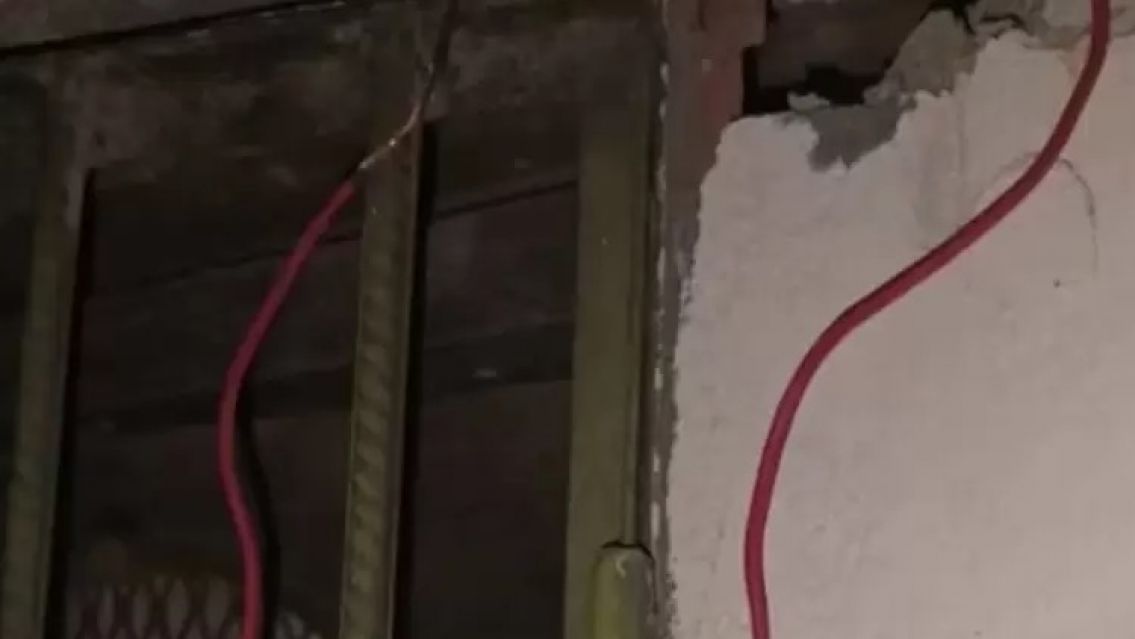 Abuelitos electrificaron la puerta de su casa y un ladr�n cay� muerto