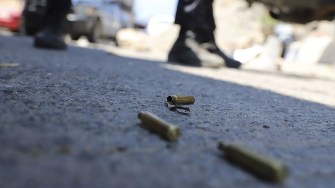 Violencia descomunal en Jujuy: se bajaron cinco de un auto y balearon una casa