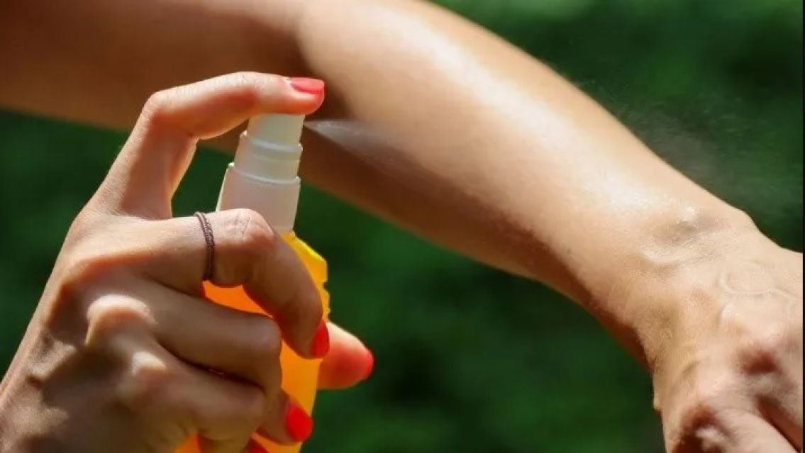 Prohibieron un conocido repelente de mosquitos: es peligroso