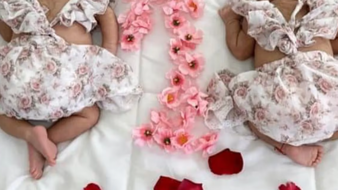 Daniela Celis y Thiago Medina ya mostraron a sus bebas, ¡son preciosas!