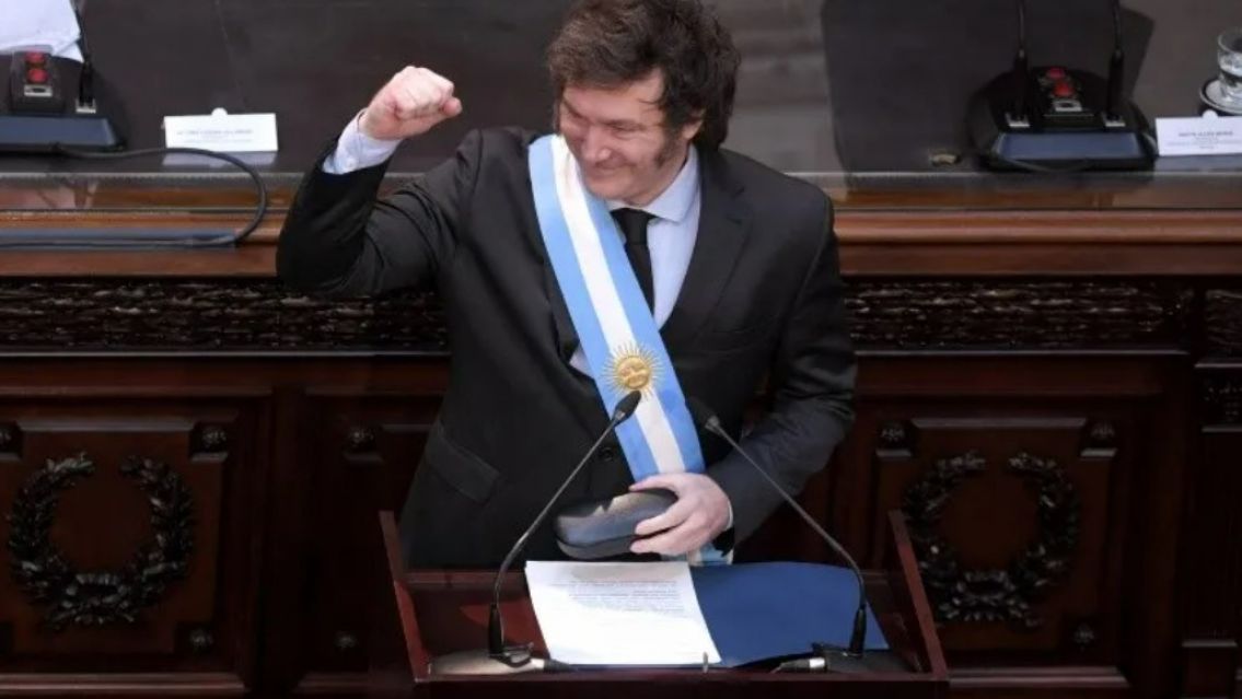 Milei convocó a los gobernadores y partidos políticos a firmar el "Pacto de Mayo"