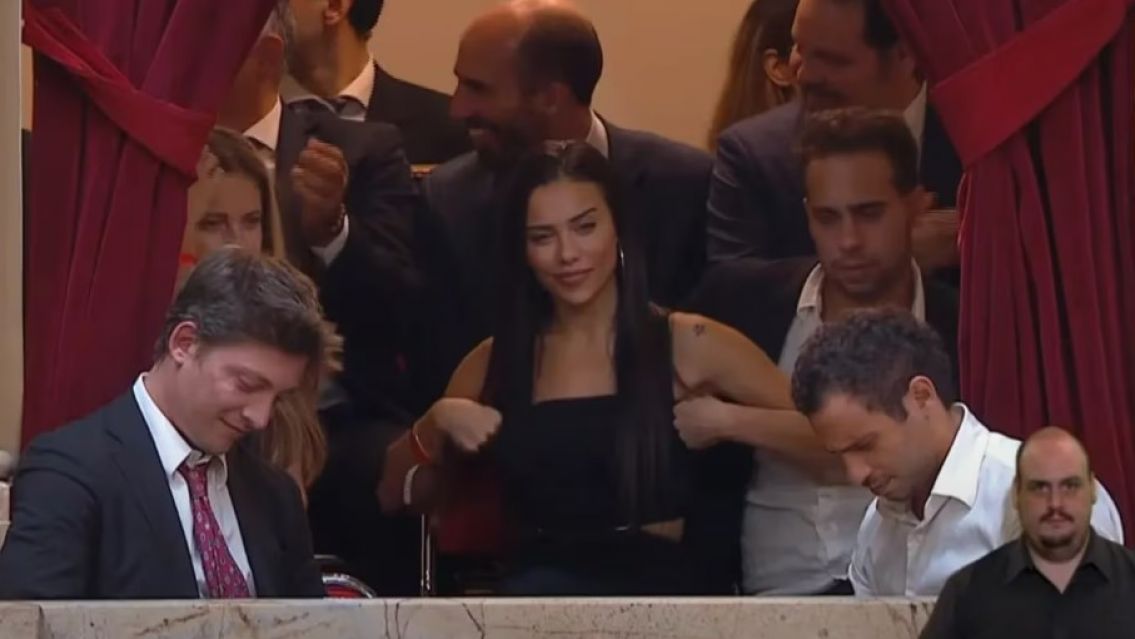 Qui�n es Candelaria Figueroa, "la morocha" que se volvi� viral en las redes durante el discurso de Milei