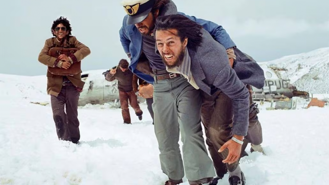 Sobrevivi� a la tragedia de la nieve en Los Andes y relat� c�mo decidieron empezar a comerse entre ellos