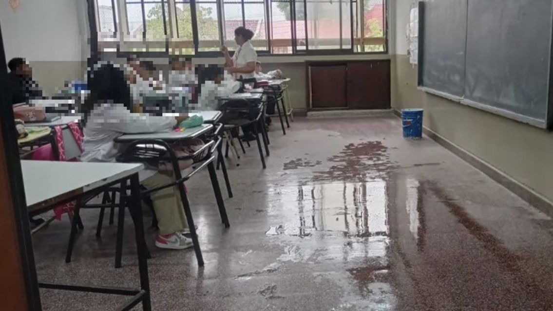 Escuela de Jujuy comenz� las clases con lluvia en las aulas: goteras en varios lados