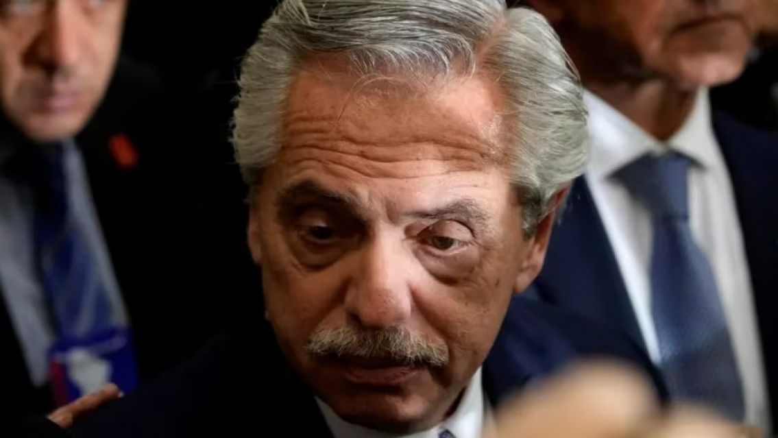 Tras ser imputado por el esc�ndalo de los seguros de Naci�n, Alberto Fern�ndez se fue a M�xico