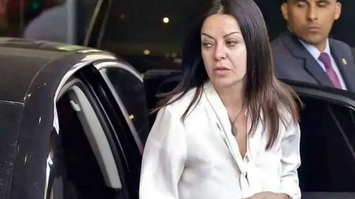 Avanza la "motosierra": el Gobierno eliminó 300 unidades de gestión y cerró los Centros de Referencia