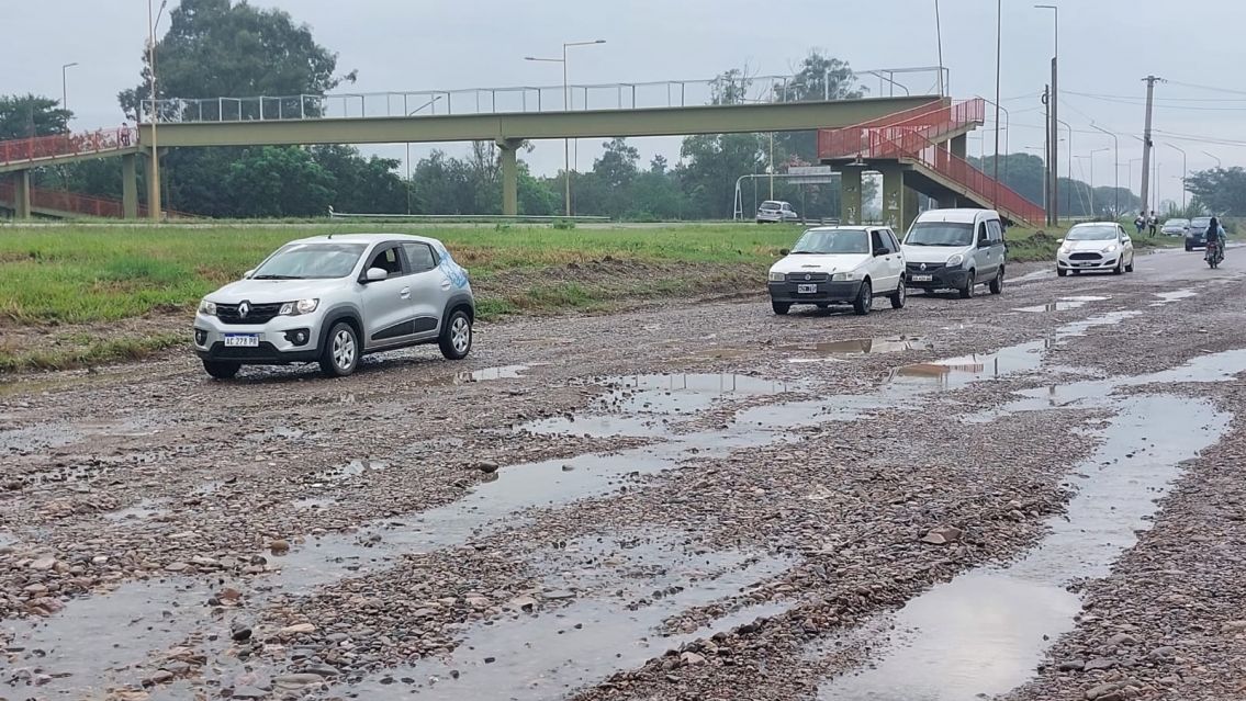 La colectora de la ruta 66 est� tapada de ripio y nadie hace nada 