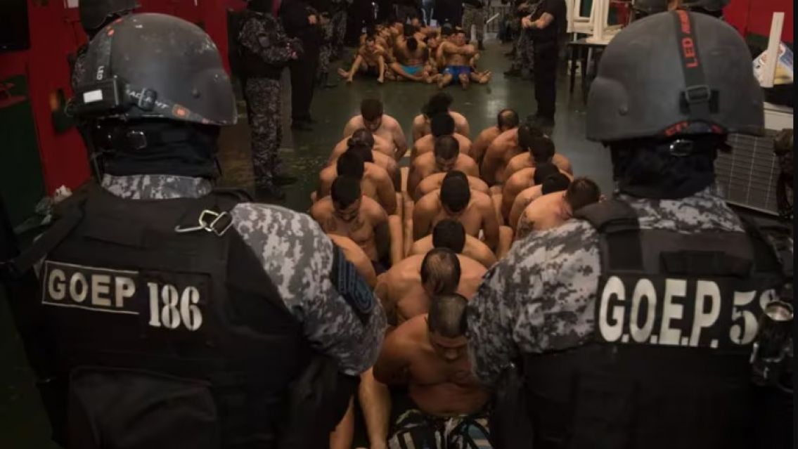 Se hizo el primer operativo a lo "bukele" en Argentina: Así quedaron los presos