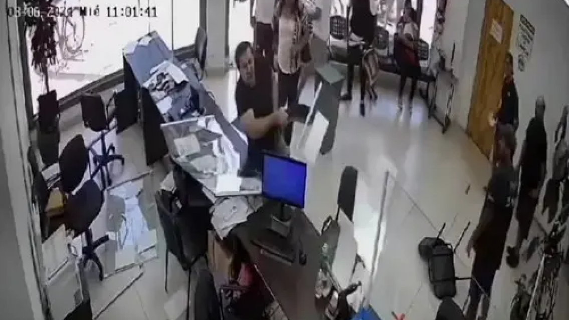 A lo Darín en Relatos Salvajes, se hartó y rompió todo pero "de verdad"