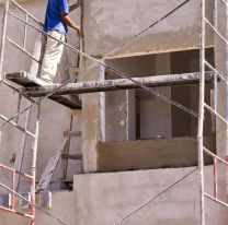 Terrible accidente en Jujuy: un albañil cayó 4 metros de una obra