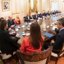 Comenzó la reunión del Gobierno con los gobernadores para negociar la Ley Ómnibus y los fondos provinciales
