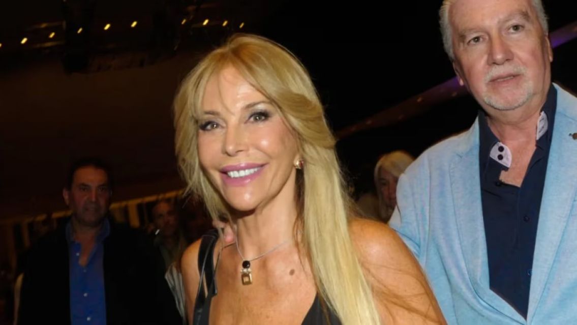 Graciela Alfano más sensual que nunca a sus 71 años: se grabó en microbikini XS total black desde un yate