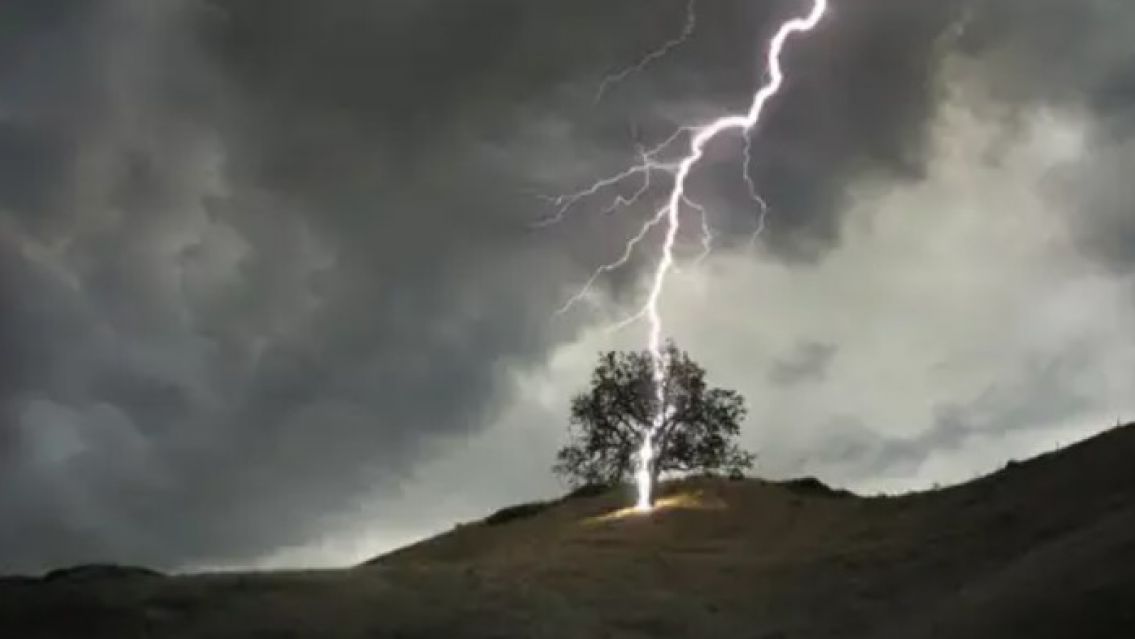 Abuelita jujeña caminaba por el cerro y la cayó un rayo: Murió en el acto