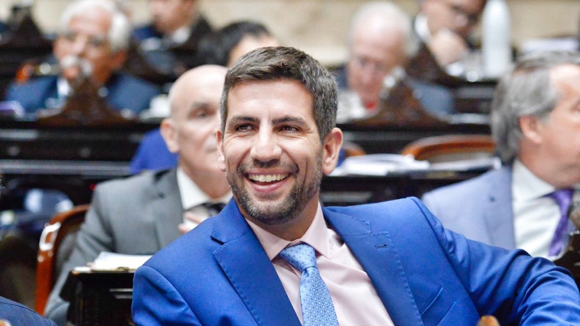 Denuncian que Manuel Quintar puso en el PAMI al administrador de su cl�nica