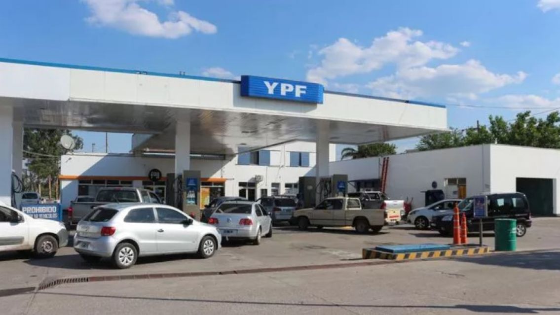 San Salvador: Se aprobó el impuesto a la carga de combustible