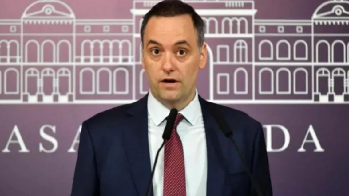 China desmintió a Manuel Adorni sobre el envío de camiones para combatir el Covid-19