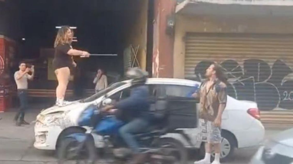 Encontr� a su novio con otra mujer, se subi� a su auto y no dud� en destrozarlo