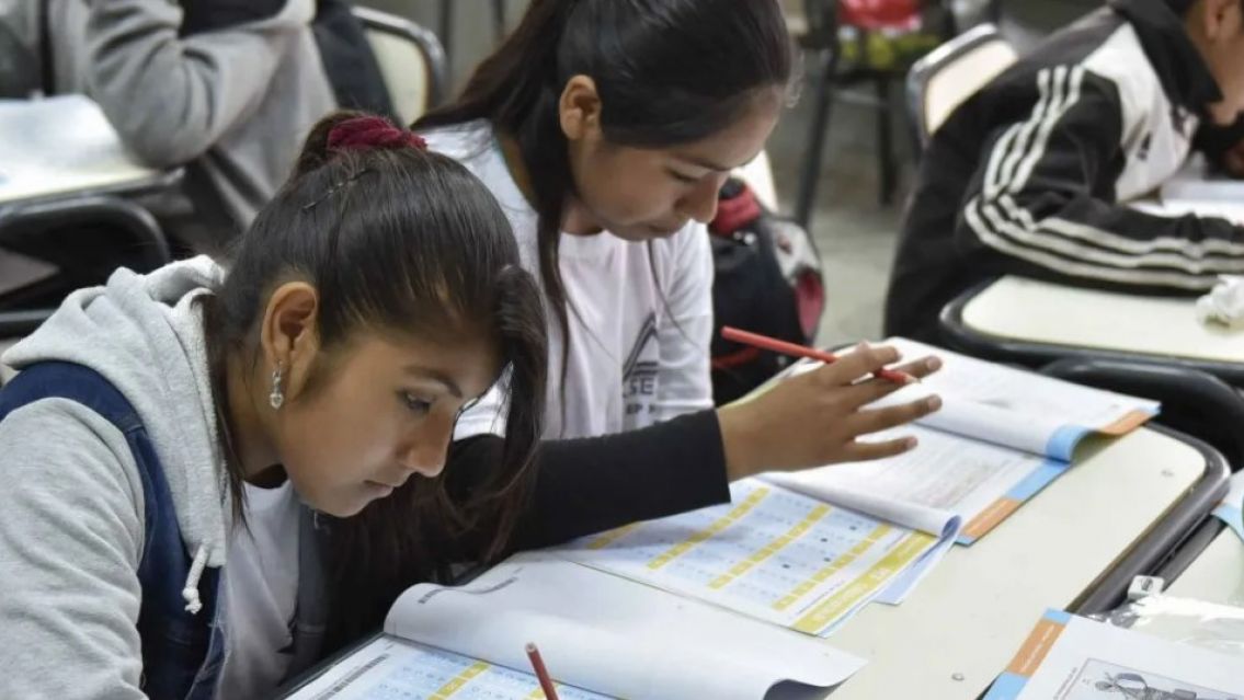 Hay becas de mas de 80 mil pesos para estudiantes: Cómo acceder