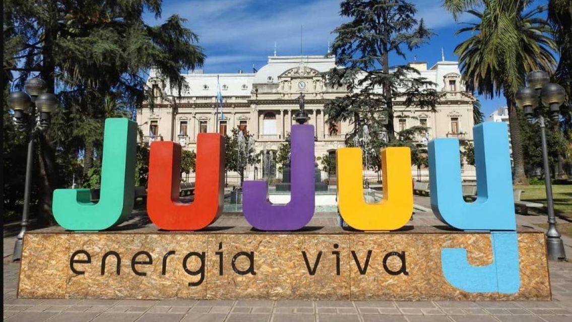 El dr�stico cambio que est�n haciendo  en el cartel de Plaza Belgrano