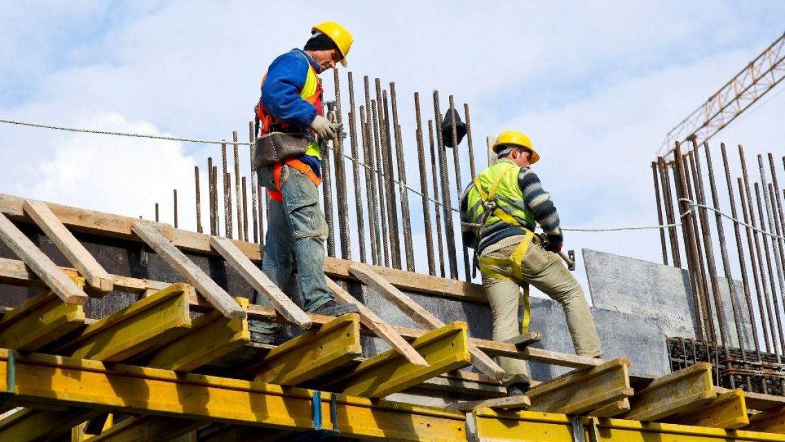 Crisis en la construcción: más de 100.000 obreros perdieron su trabajo en 2024