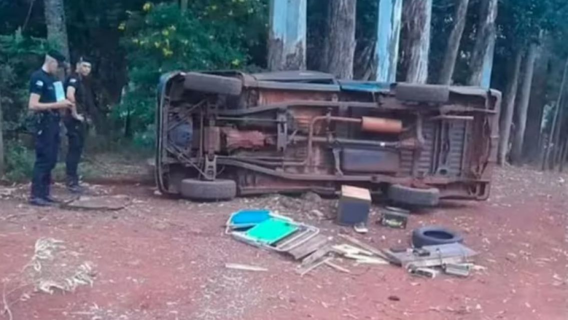 Murieron 2: una camioneta perdi� el control, volc� y desat� una tragedia