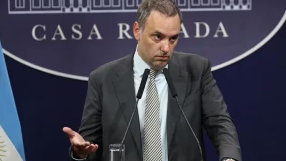 El Gobierno anunció el cierre de dos organismos públicos: despedirá a 900 empleados