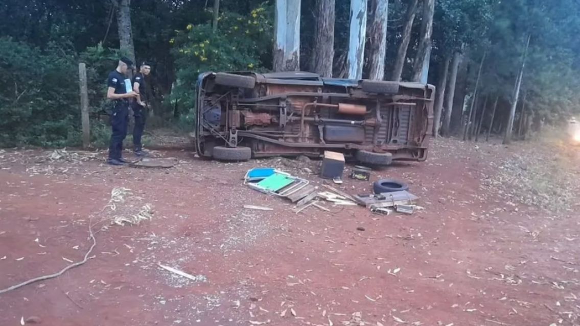 Siete adolescentes volcaron en plena ruta: dos murieron