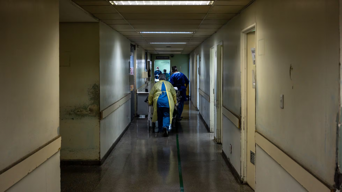 Norte�a "se dio de alta sola", se tom� un remis y muri� a la salida del hospital