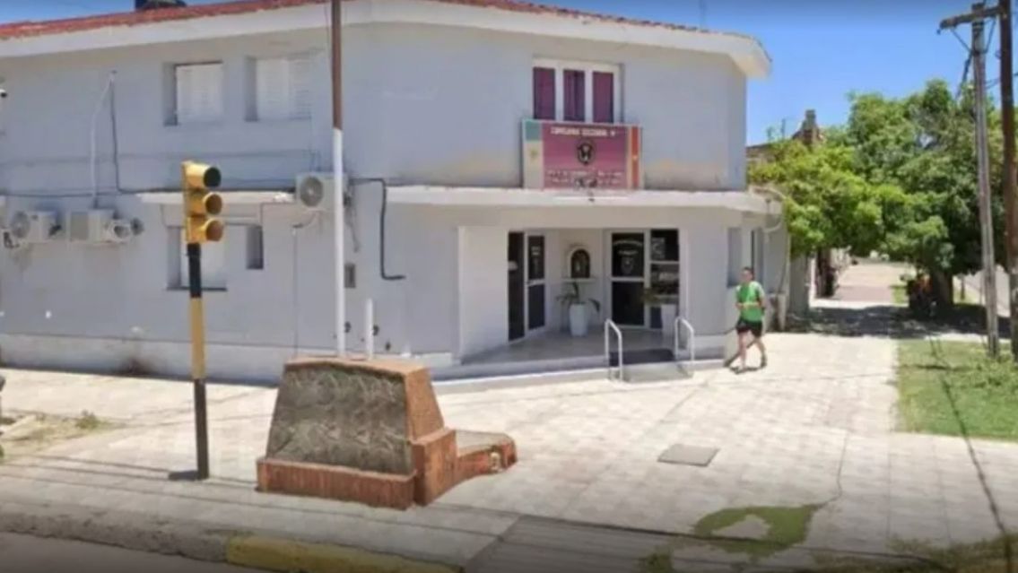 Mujer firmó el acta voluntaria para no quedar internada y murió al subir al remís