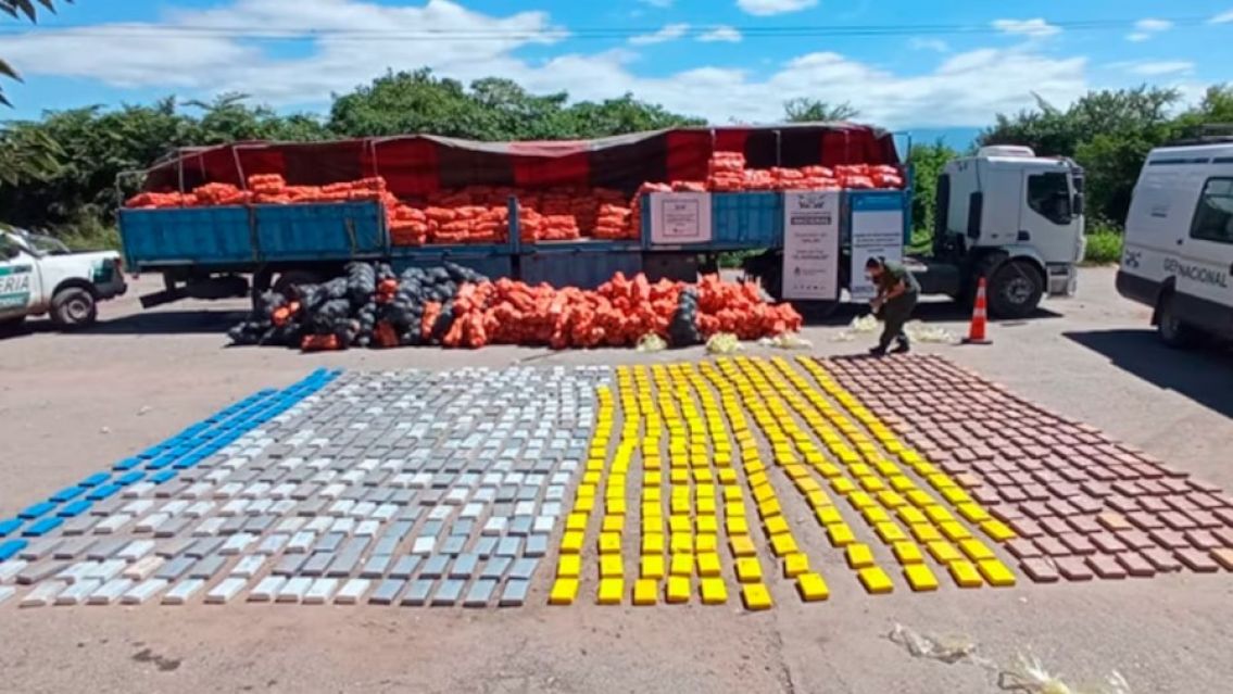 Gendarmería Nacional secuestró un camión de zapallos con más de 800 kg de cocaína