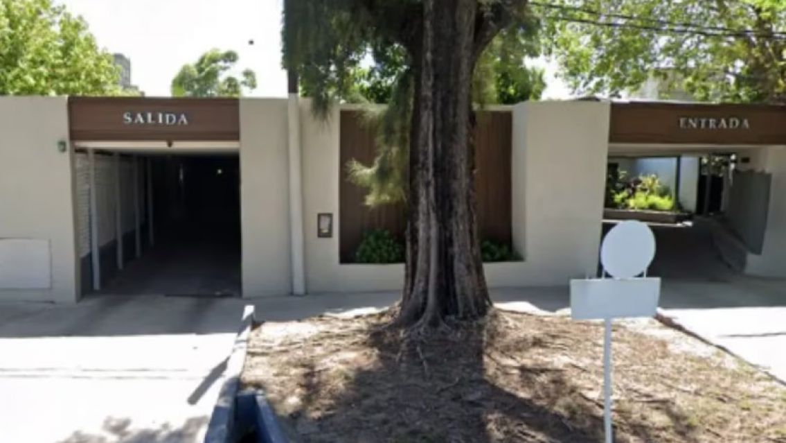 Entraron al telo y se pusieron a chorear las paltas del estacionamiento: "Valen una fortuna"