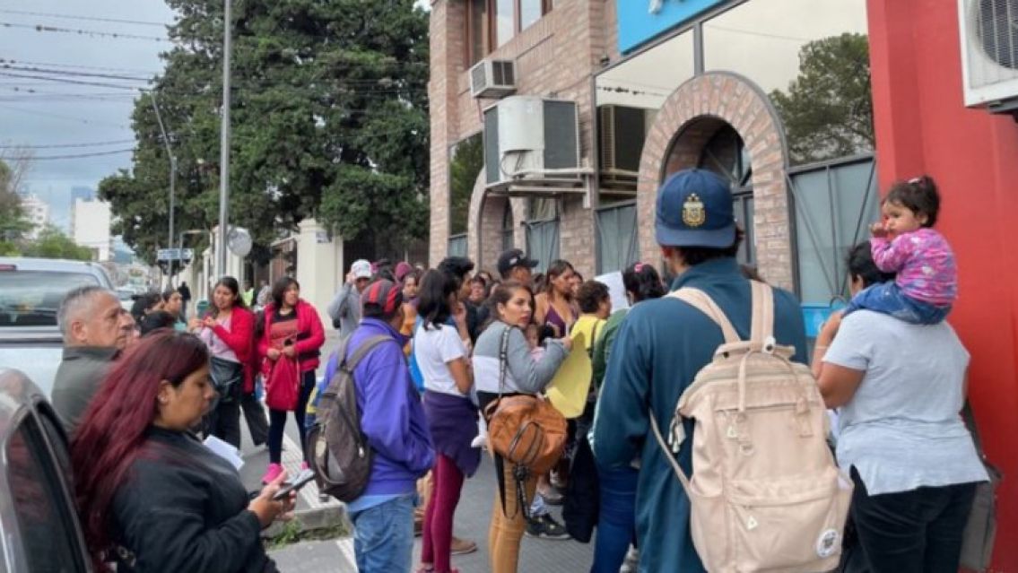 Anses Jujuy: Largas filas y problemas por despidos