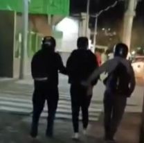 Jujeña paseaba por avenida El Éxodo y dos tipos quisieron subirla a un remis