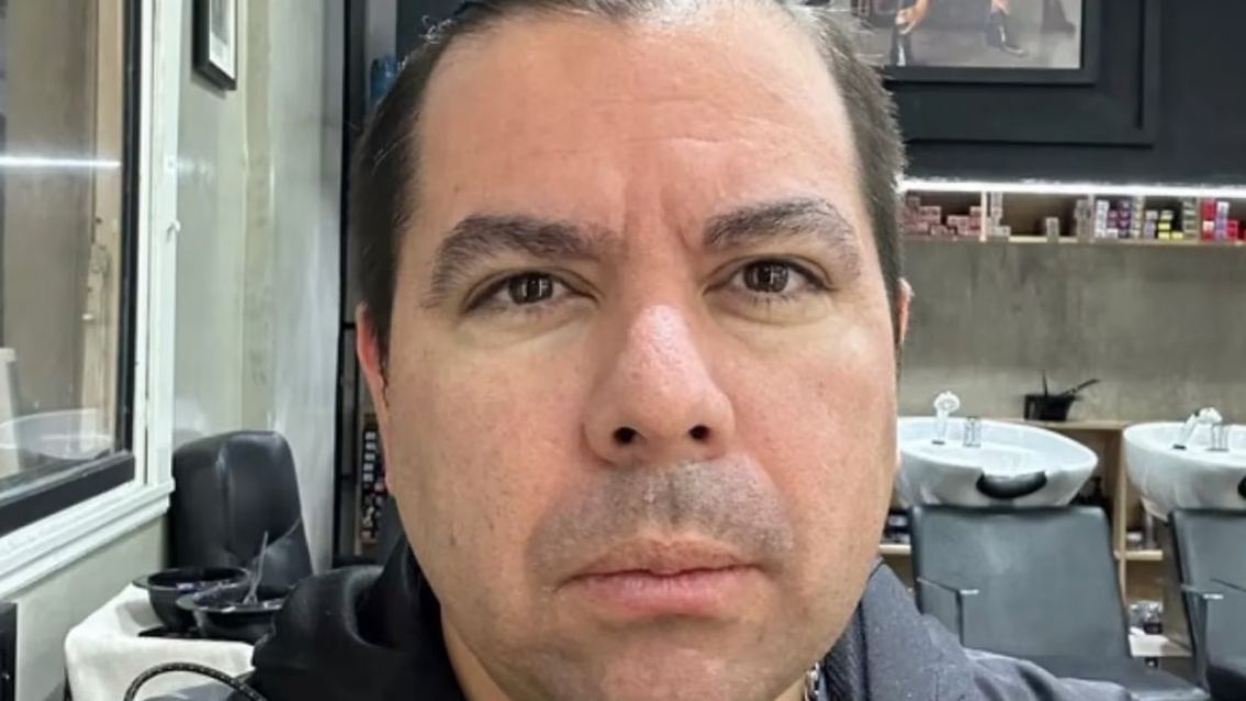 Allanaron la casa donde vive el hermano del asesino del colorista: los detalles