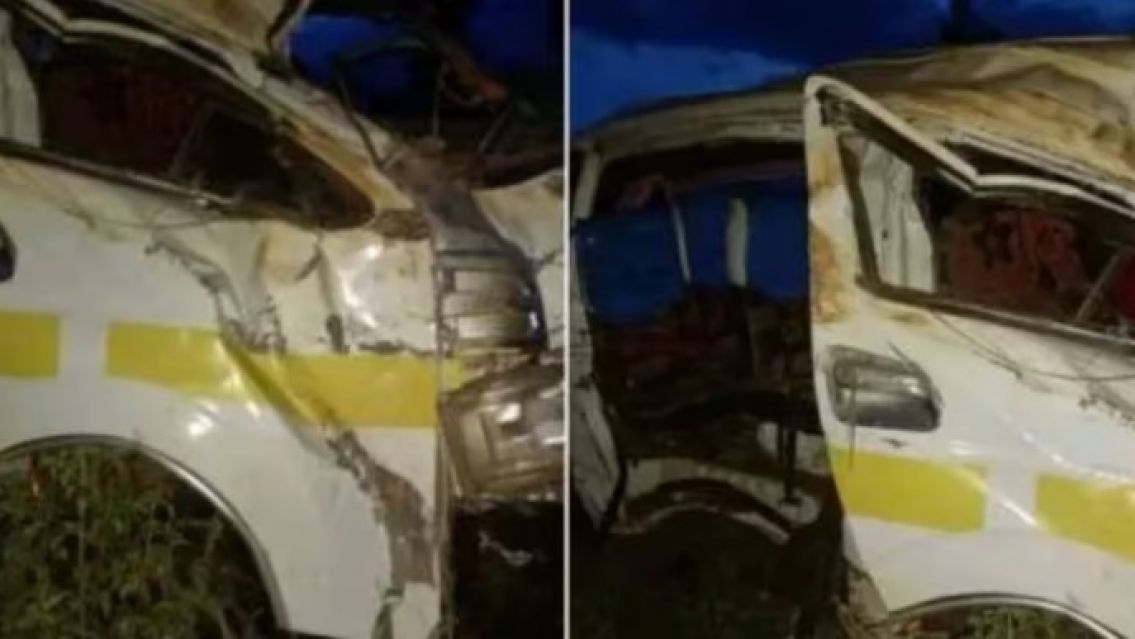 Murieron 4: un micro perdió el control en la ruta, volcó y se desató una tragedia