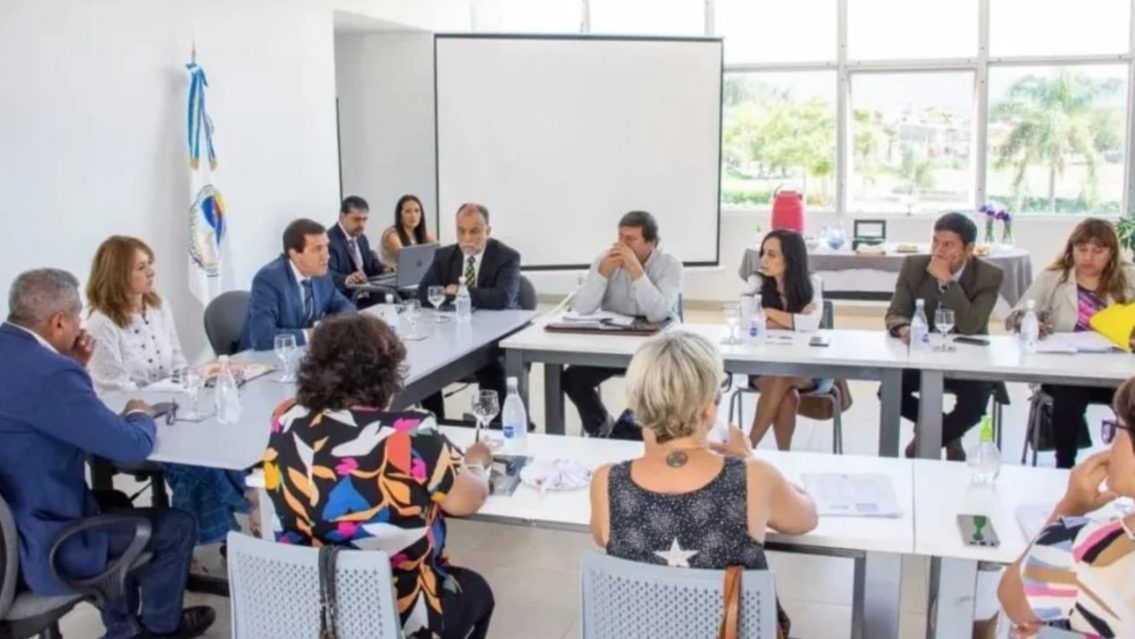 Provincia convocó a los gremios a negociar los salarios en Jujuy