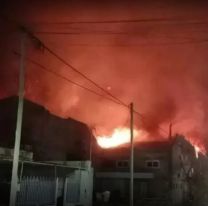 Prendió fuego su casa con su hijo adentro: no pudo escapar