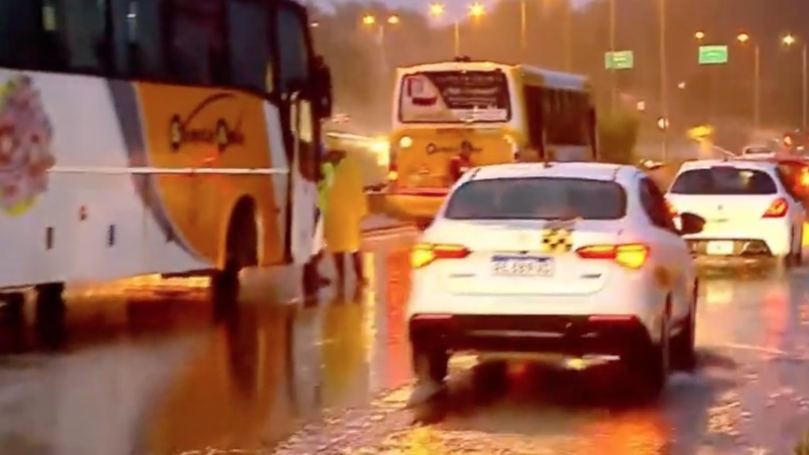 Dos colectivos chocaron en puente Paraguay: hay varios heridos