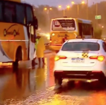 Dos colectivos chocaron en puente Paraguay: hay varios heridos