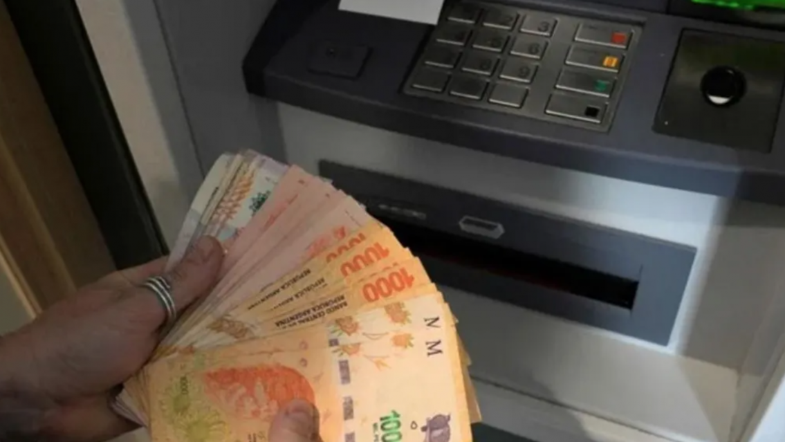 Comenz� el pago de salarios a empleados estatales en Jujuy: �los sueldos se acreditan con aumento?